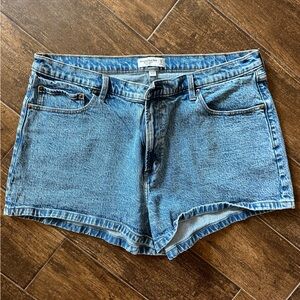 Abercrombie & Fitch curve love mom short